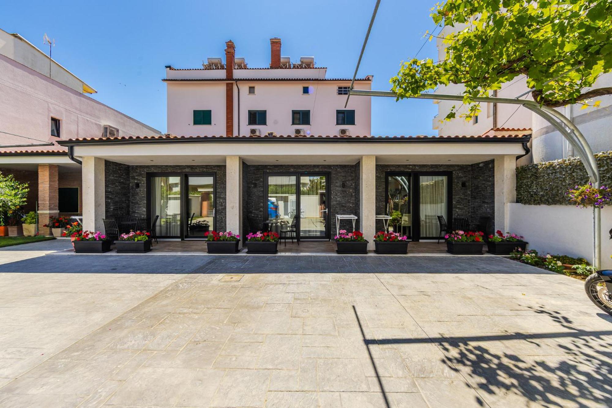 Eldo Paradise Apartment *
